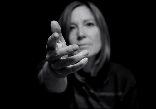 Οι Portishead αφιερώνουν το βίντεο κλιπ του S.O.S στη μνήμη της δολοφονημένης Jo Cox