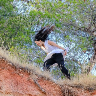 «Το πιο μικρό βλαστάρι δείχνει πως αλήθεια δεν υπάρχει θάνατος» λέει ο Ουίτμαν και ποια είμαι εγώ να του αντιμιλήσω;