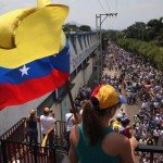 Βενεζουέλα: 400 συλλήψεις από επεισόδια από επιθέσεις σε καταστήματα