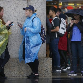 Αναζητώντας τον Πίκατσου στη βροχή