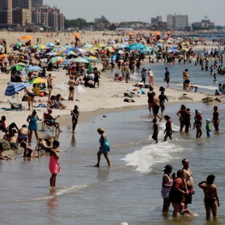 Νέα Υόρκη: Τα μπάνια του λαού στο Μπρούκλιν