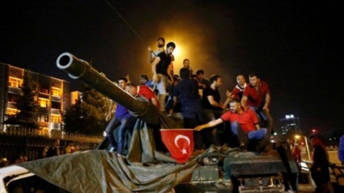 Τουρκία: συνεχίζονται οι έρευνες για τον εντοπισμό αξιωματικών και στρατιωτών που συμμετείχαν στο αποτυχημένο πραξικόπημα