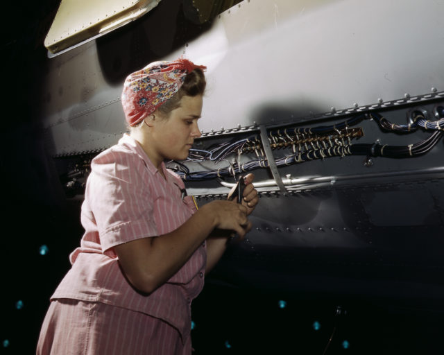 A-Douglas-Aircraft-Company-employee-does-delicate-electrical-work-on-a-plane-at-the-plant-in-Long-Beach-California.-640x512 - Αντίγραφο