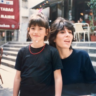 Η Irene Mamfredos έκανε σπαγκάτο, κατακόρυφο και ρόδα στην αυλή του σχολείου