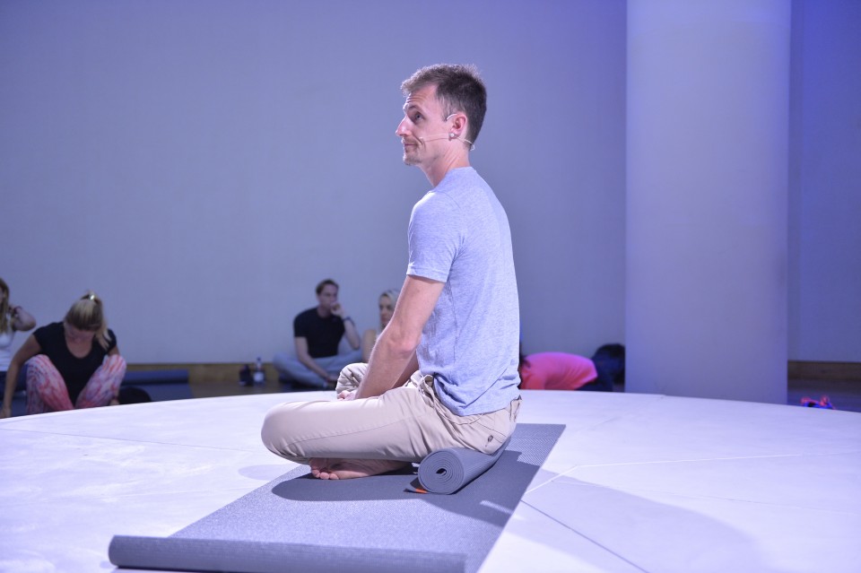 Ο επίμονος διαλογιστής Luke Bache.