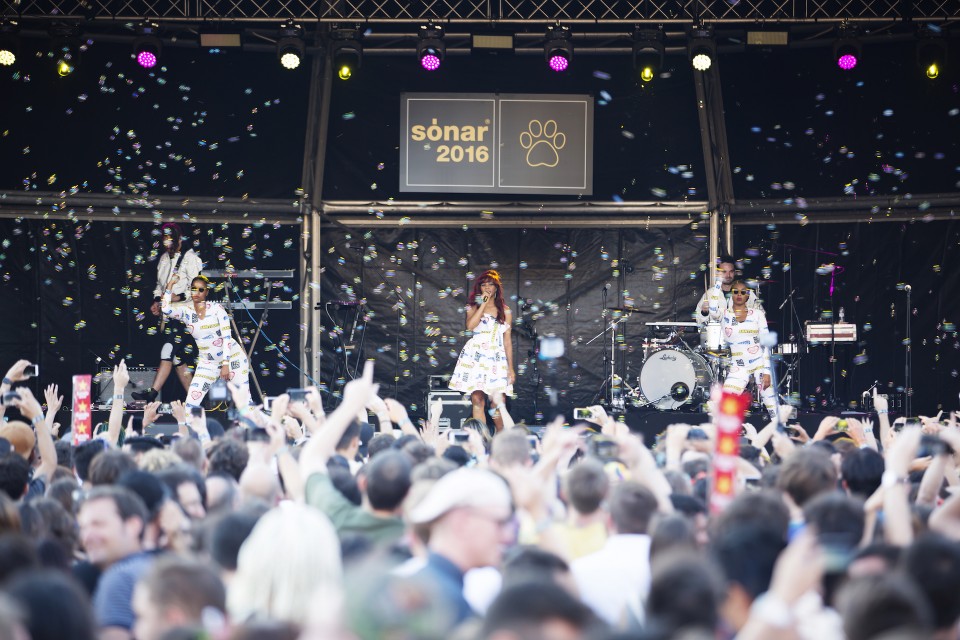 Bring it on Santigold!