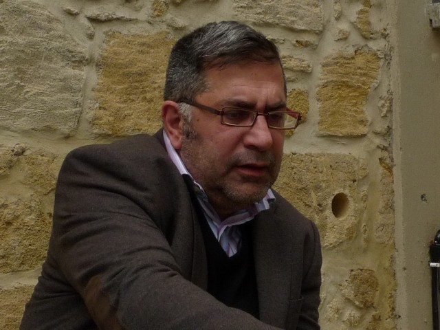 Τα σκυλιά, του Γιώργου Καλοζώη