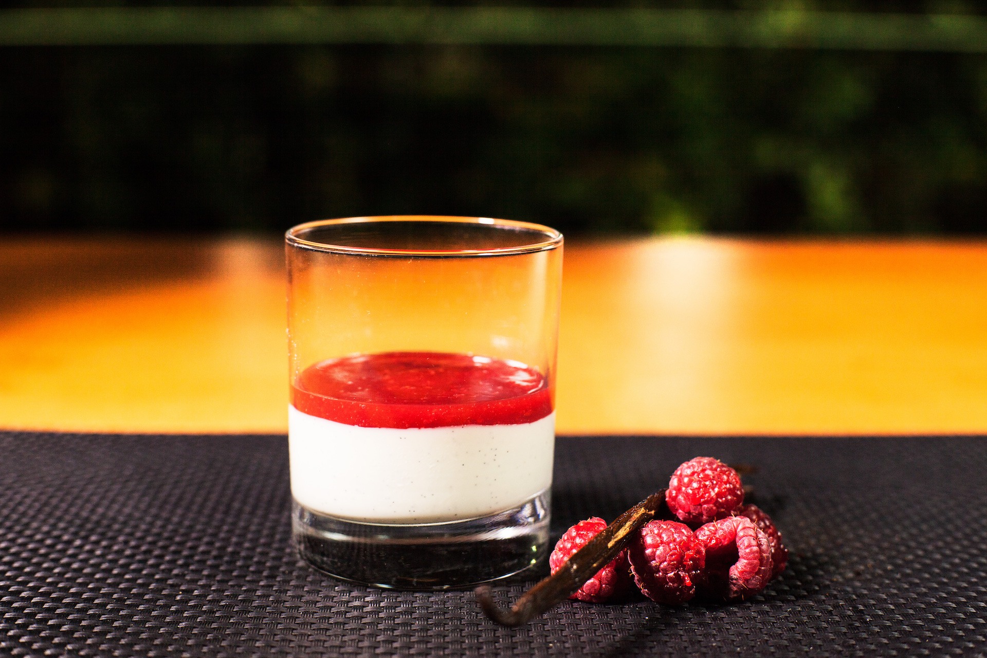 Πανακότα με φρούτα του  δάσους