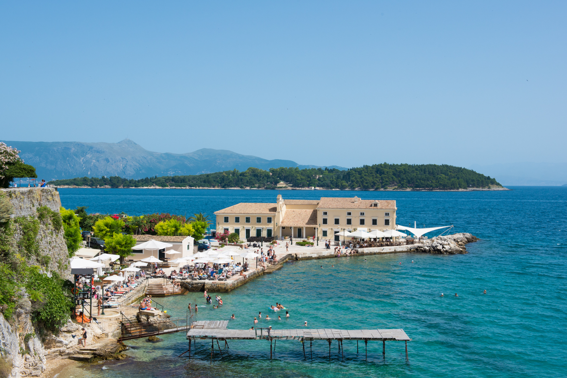 Για μπάνιο στο Imabari Seaside Lounge Bar & Resto