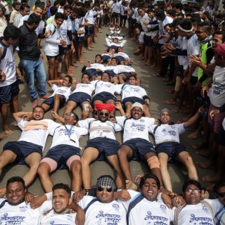 Ινδία: Ανθρώπινες πυραμίδες στη Μουμπάι για το Φεστιβάλ Τζανμαστάμι