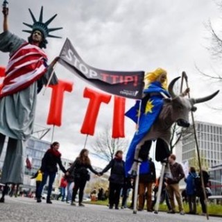 Διακοπή στις διαπραγματεύσεις για την TTIP περιμένουν οι Βρυξέλλες