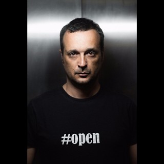 Ο Γιάννης Φαρσάρης πιστεύει ότι ο Φερνάντο Πεσσόα βάζει αναρχικές βόμβες στα θεμέλια της σκέψης μας