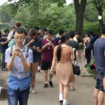 Γιατί μαζεύτηκε τόσο πολύς κόσμος στην κεντρικη πλατεια της Ταιβάν;