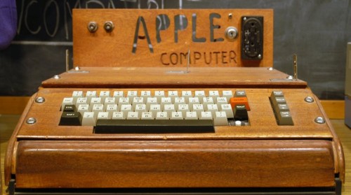 Ένας από τους πρώτους υπολογιστές Apple πουλήθηκε για 727.000 ευρώ