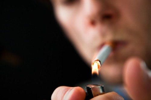 Έρευνα: Aυξημένος κίνδυνος θανάτου ή βαριάς Covid-19 για τους καπνιστές
