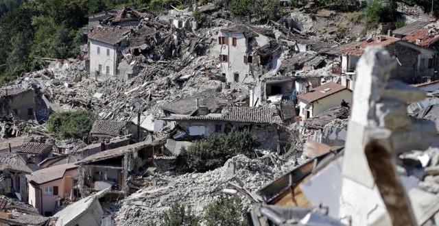 Αματρίτσε: Αύριο θα τελεστεί η κηδεία των ανθρώπων που έχασαν τη ζωή τους από τον σεισμό