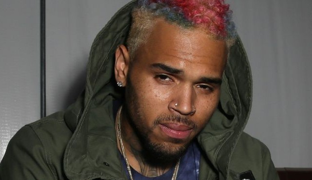 Ο Chris Brown συνελήφθη για ένοπλη επίθεση σε γυναίκα