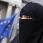 Γερμανία: Ο υπουργός Εσωτερικών τάχθηκε υπέρ της μερικής απαγόρευσης της μπούρκα