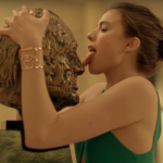 O Σπάικ Τζόουνζ σκηνοθετεί τον ‘μανιακό’ κόσμο του Kenzo