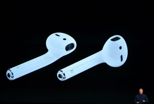 Air Pods: Πώς αντέδρασε το Twitter στα νέα wireless ακουστικά της Apple;