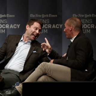 Democracy vs μπίζνες