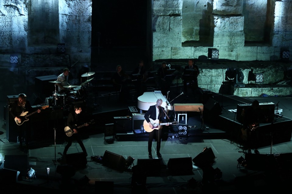 Norwegian singer Sivert Hoyem, in a live concert at the Herodion Theater (built in 161 AD) at the foothills of the Athens Acropolis on September 29, 2016 / Óõíáõëßá ôïõ Sivert Hoyem óôï Çñþäåéï, ÐÝìðôç 29 Óåðôåìâñßïõ 2016