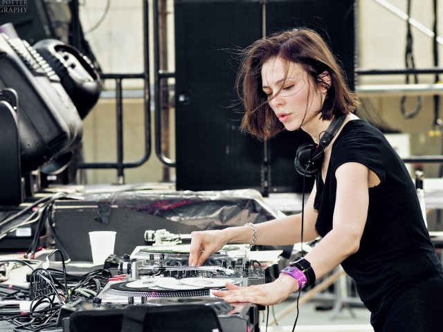 Nina Kraviz, μην σταματήσεις ποτέ να έρχεσαι τοσο συχνά στην Αθήνα!