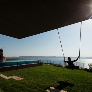 Πώς θα σου φαινόταν να αγναντεύεις το Αιγαίο από αυτό το μπαλκόνι;