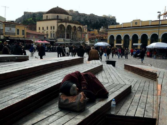 Η φτώχεια επιδρά αρνητικά στον εγκέφαλο και γερνάει πρόωρα το μυαλό