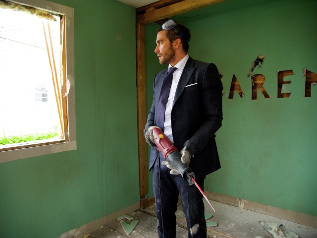 Στο Demolition ο Jake Gyllenhaal πιάνει τη βαριοπούλα του