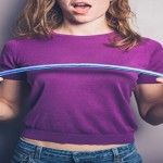 To μόνο που χρειάζεσαι είναι ένα hula hoop κι όρεξη για χορό!