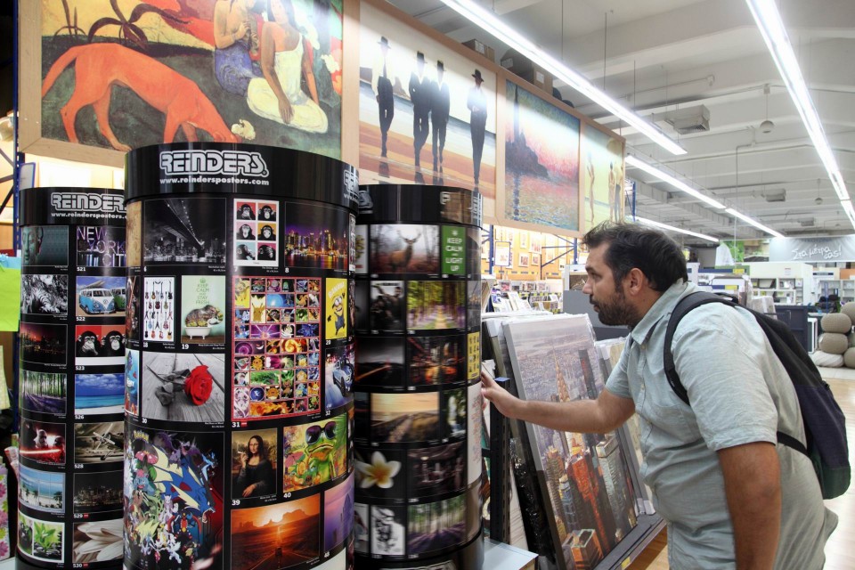 Και αφίσες για τη διακόσμηση. 