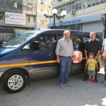 Ένα σύγχρονο αυτοκίνητο για τη μεταφορά παιδιών με αναπηρία, παρέλαβε ο δήμαρχος Πειραιά Γιάννης Μώραλης