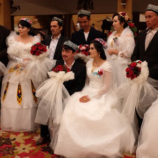 Ένας ιερέας εκκλησίας του Κεντ στη Βρετανία επέβαλε 110 ευρώ πρόστιμο σε όσες νύφες αργούν να πάνε στον γάμο τους