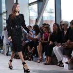 Η εβδομάδα μόδας της Νέας Υόρκης εξυμνεί τη θηλυκότητα