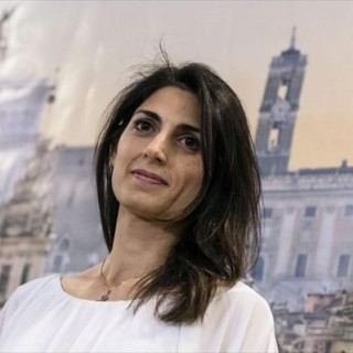 Πρώτες δυσκολίες για τη δήμαρχο των «Πέντε Αστέρων» στη Ρώμη