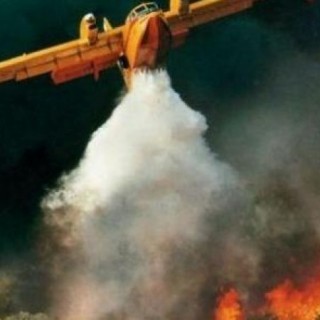 Ισπανία: Έναν πυρομανή αναζητούν οι δυνάμεις ασφαλείας ως υπεύθυνο για την πυρκαγιά στη Βαλένθια