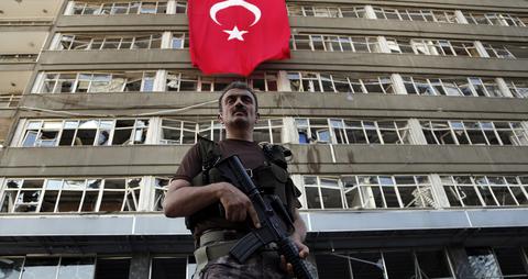 Τουρκία: Μπορεί να χρειαστεί να κατασκευαστούν νέες αίθουσες δικαστηρίων για να δικασθούν οι χιλιάδες συλληφθέντες