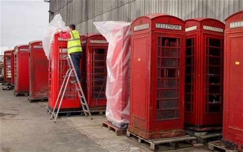 Οι περίφημοι κόκκινοι τηλεφωνικοί θάλαμοι στη Βρετανία μετατρέπονται σε mini γραφεία