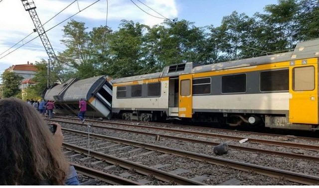 Ισπανία: Εκτροχιασμός τρένου. Τουλάχιστον τέσσερις νεκροί.