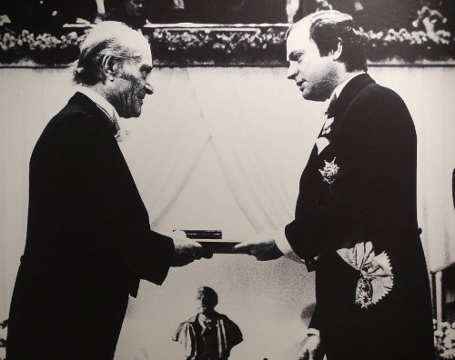 Στις 18 Οκτωβρίου 1979 ο Οδυσσέας Ελύτης βραβεύεται με το Νόμπελ Λογοτεχνίας