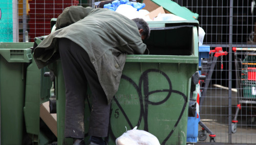 Eurostat: Πάνω από 1 στους 3 Έλληνες σε συνθήκες φτώχειας