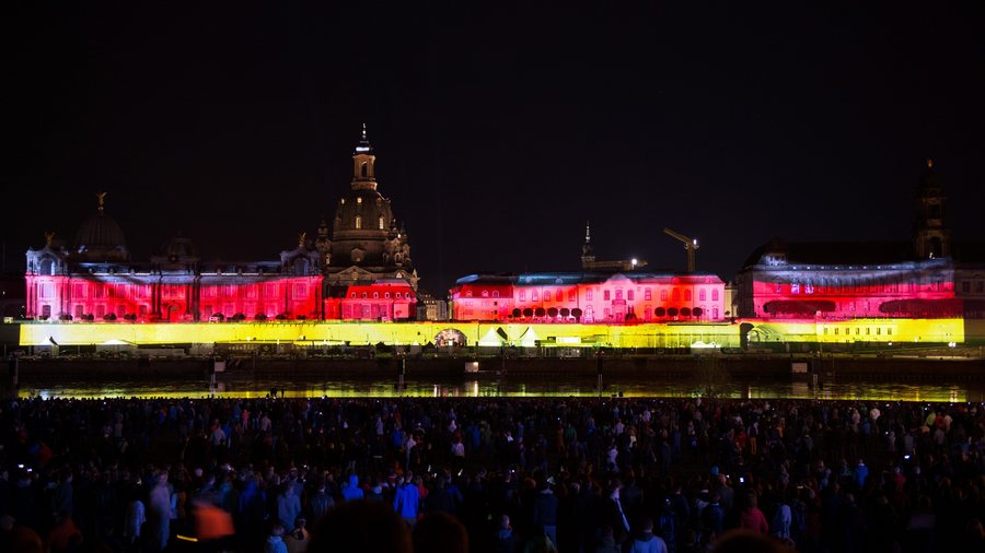 A multimedia show with light and laser projections on the skyline of Dresden, seen from the opposite side of the Elbe river during the so-called 'Terrace Festival', in Dresden, Germany, late 02 October 2016. This year's central celebrations to mark the 26th anniversary of the nation's peaceful reunification, known as the 'Day of German Unity', are taking place in Dresden on 03 October 2016.  PHOTO: ARNO BURGI