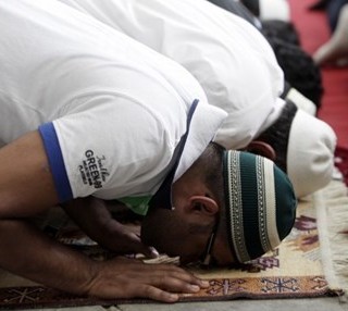 Τί δηλώνουν οι εκπρόσωποι προσφύγων και μεταναστών για το μουσουλμανικό τέμενος στον Βοτανικό;