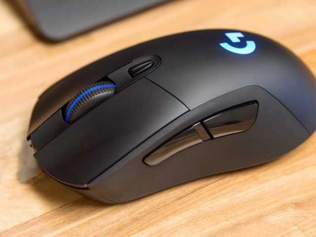 Logitech G403 Prodigy: ποιος είπε ότι ένα gaming ποντίκι πρέπει να ‘ναι τίγκα στα κουμπιά;