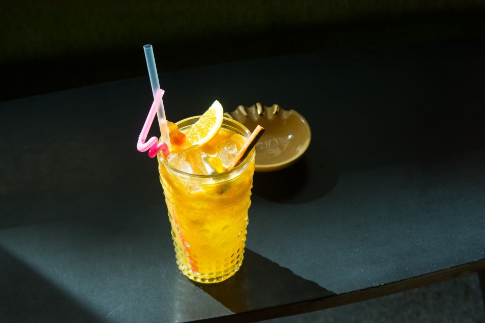 A cafe-bar in Pagkrati called 'Magic Bus'. The decoration is mostly based on vintage culture of the 60s, 70s and 80s Athens 2016 / Ένα καφε-μπαρ στο Παγκράτι που λέγεται 'Magic Bus'. Η διακόσμηση στηρίζεται στην vintage κουλτούρα των δεκαετιών 60-80 Αθήνα 2016