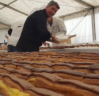 Πού είναι το μεγαλύτερο εκλέρ σοκολάτας στον κόσμο που φτάνει τα 676 μέτρα;