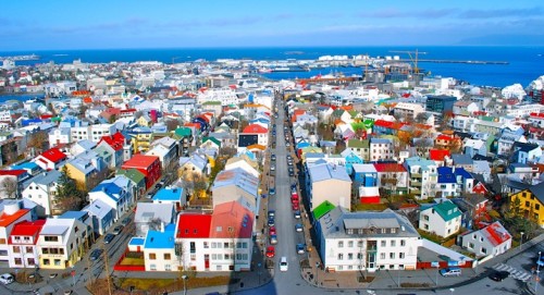 Οι Ισλανδοί προσέρχονται στις κάλπες για να γυρίσουν τη σελίδα της χρηματοπιστωτικής κρίσης και των Panama Papers