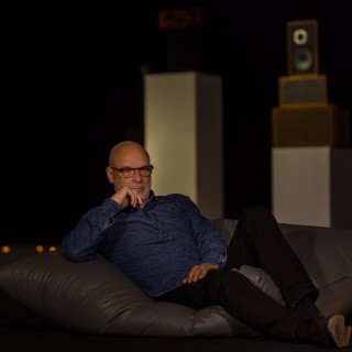 Ένας Μεσημεριανός Καφές με τον Brian Eno σε Κάνει Σοφότερο