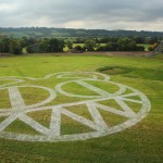 Glastonbury: Αποκαλύφθηκε το όνομα της μπάντας πίσω από τους μυστηριώδεις κύκλους